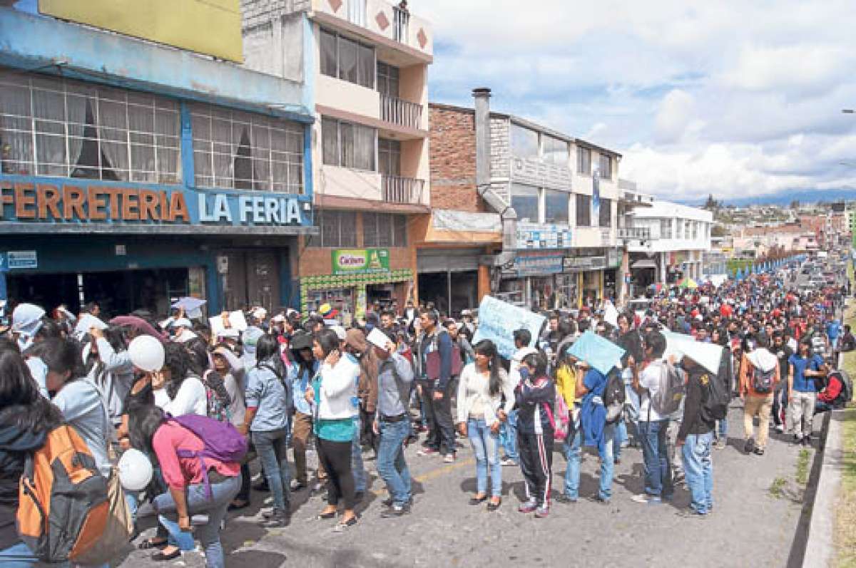 Intervinieron estudiantes de los campus de San Felipe y Salache. La UTC es uno de los centros m&aacute;s importantes de la provincia de Cotopaxi. Foto: Silvia Osorio |  para El Tel&eacute;grafo