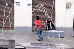 Ni&ntilde;os son usados por el microtr&aacute;fico para evadir los controles policiales. Foto: &Aacute;lvaro P&eacute;rez / El Tel&eacute;grafo