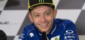 Rossi asegura querer seguir "mientras sea competitivo"