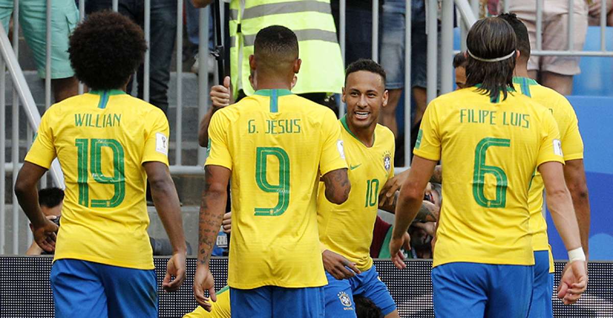 Tras una gran corrida de William (i), Neymar puso el 1-0 sobre M&eacute;xico.