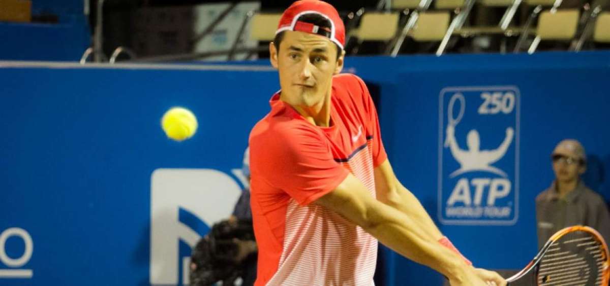 El tenista australiano Bernard Tomic en acci&oacute;n durante el partido en el que derrot&oacute; al espa&ntilde;ol Roberto Carballes Baena por parciales de 6-3, 2-6 y 6-4.