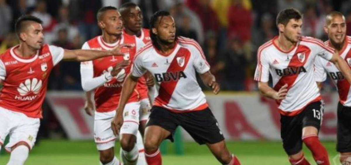 Mina debut&oacute; con River en el empate con Santa Fe por la Recopa