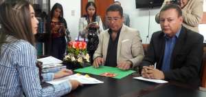 Gianny Frixone Procurador del Municipio y el secretario Juan Zapata presentaron la denuncia este martes.