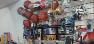 Cascos, pelotas, raquetas y bicicletas de materiales no ferrosos constan entre los implementos deportivos a los que se aplica la reducci&oacute;n de aranceles.