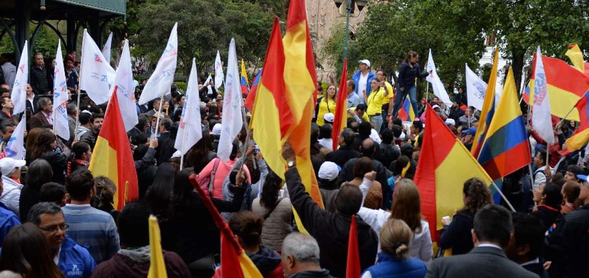 Ciudadanos de Cuenca protestaron en las afueras de la Gobernaci&oacute;n