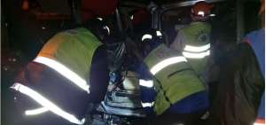 Colisionan un tanquero, una furgoneta y una camioneta en la v&iacute;a Al&oacute;ag - Santo Domingo