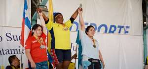 La tricampeona mundial juvenil Lisseth Ayov&iacute; no tuvo problemas para ganar ayer tres medallas de oro en la categor&iacute;a +75 kg.