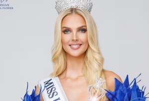 Brigitta Schaback, ex Miss Estonia, acusó al CEO de Miss Universo por presuntos comentarios discriminatorios. 