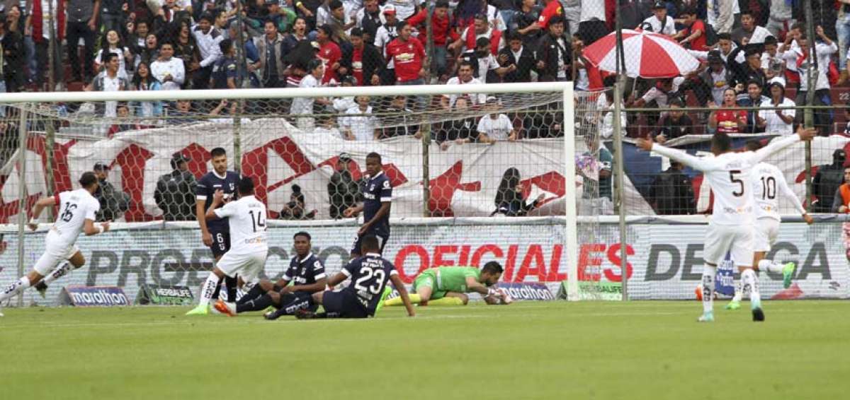 Festejo del primer gol 'albo'