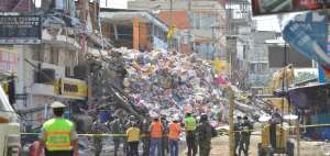 Varios almacenes quedaron destruidos en Manta luego del terremoto.