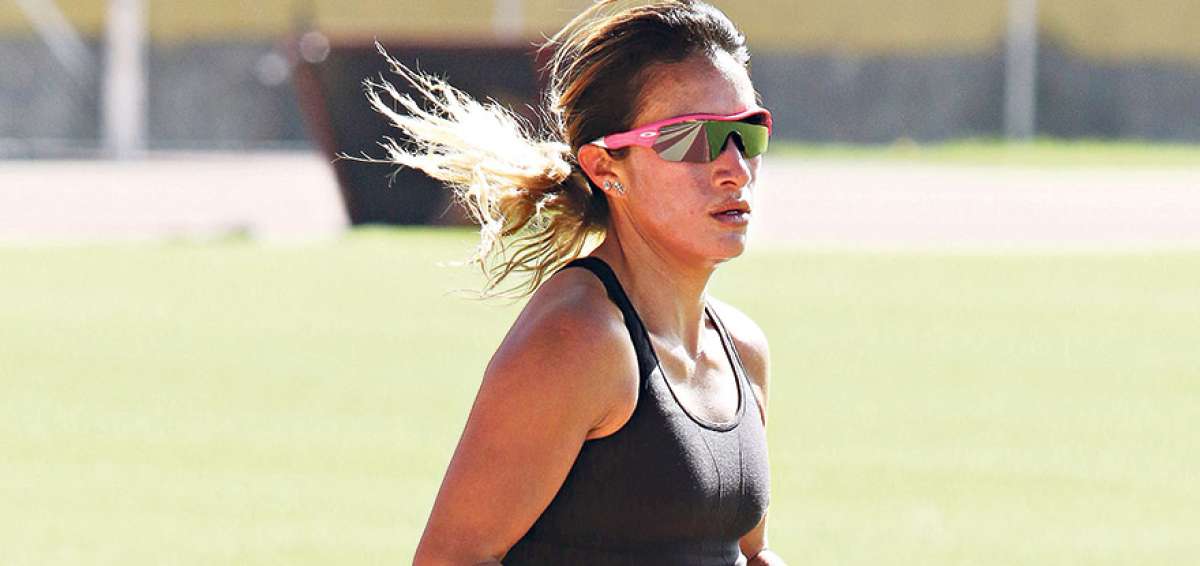 La atleta ambate&ntilde;a, de 36 a&ntilde;os, se consagr&oacute; campeona sudamericana de marat&oacute;n en Buenos Aires (Argentina).  