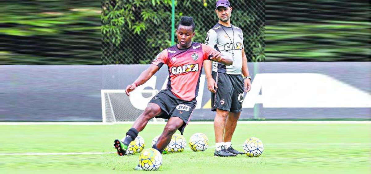 Con Atl&eacute;tico Mineiro, Juan Ram&oacute;n Cazares ha jugado, entre otros torneos, Copa Libertadores y Copa de Brasil. Sus pases y goles son comentados en todo el mundo. 