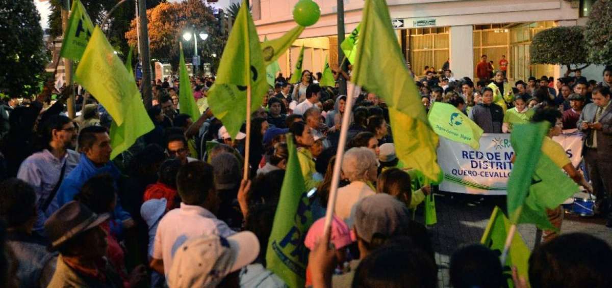Afines al Gobierno superan en 10 veces a manifestantes en Ambato