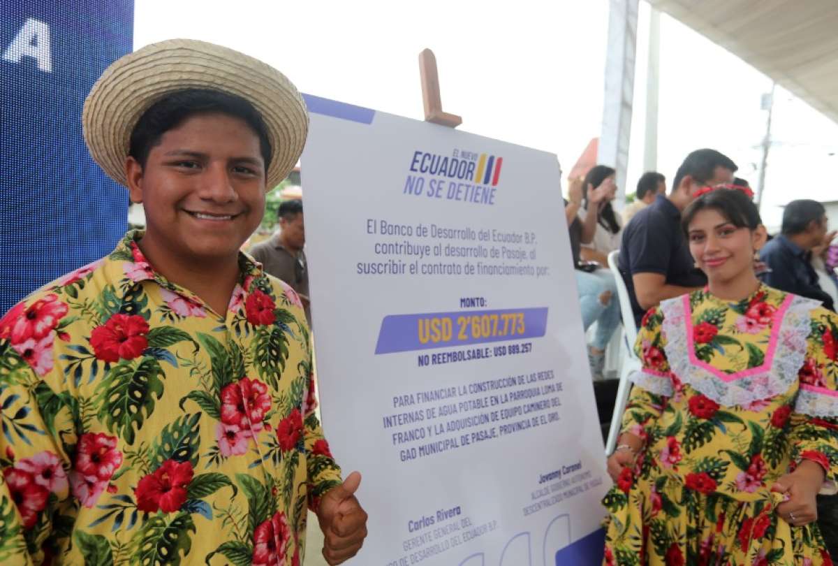 El Gobierno Nacional suscribió contratos para el desarrollo de cantones de El Oro