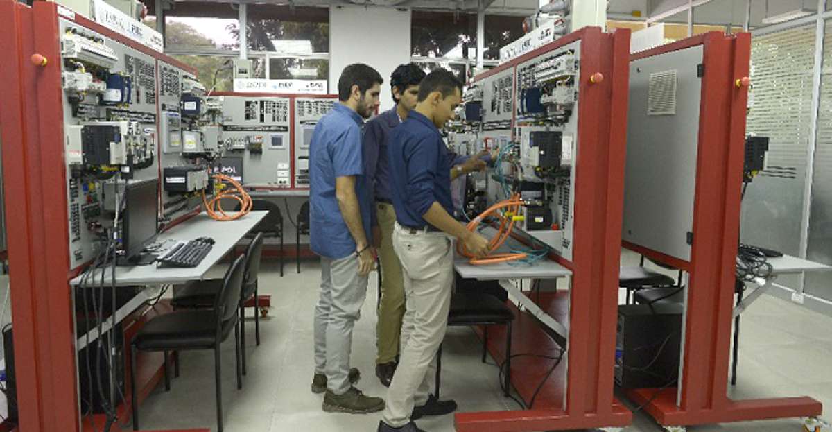 La empresa estadounidense Rockwell contribuy&oacute; con el financiamiento del Laboratorio de Automatizaci&oacute;n de la Espol.