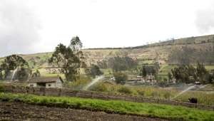 El 93% de los peque&ntilde;os y medianos campesinos riega sus parcelas por gravedad. El nuevo sistema (foto) aument&oacute; la productividad en el agro. Foto: Cortes&iacute;a