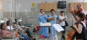 Los pacientes disfrutaron de un repertorio de m&uacute;sica instrumental. 