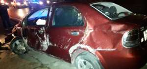 Este veh&iacute;culo impact&oacute; contra una publicidad en el ingreso del puente. La v&iacute;ctima fatal iba en otro carro y se ape&oacute; para tratar de ayudar a los ocupantes de este automotor.