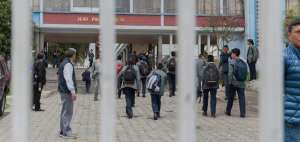 Los estudiantes de la jornada vespertina ingresaron al plantel con normalidad. 