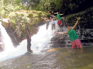 Ricardo Cevallos (izq.), Manuel Varese (der.) y el resto de viajeros tienen lindos recuerdos de su traves&iacute;a. Foto: Cortes&iacute;a J&oacute;venes Aventureros