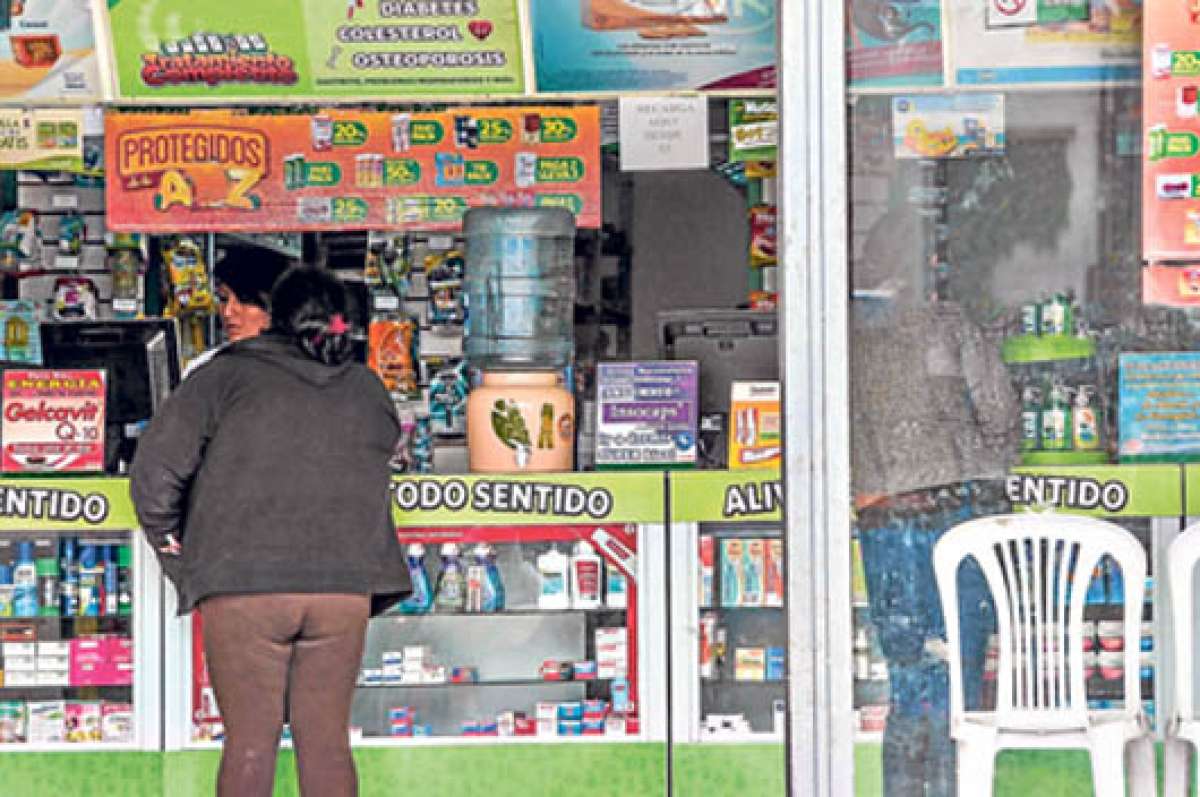En varias farmacias se  desconoce sobre la posible reducci&oacute;n de los medicamentos, anunciada por el Gobierno. Foto: Santiago Aguirre.