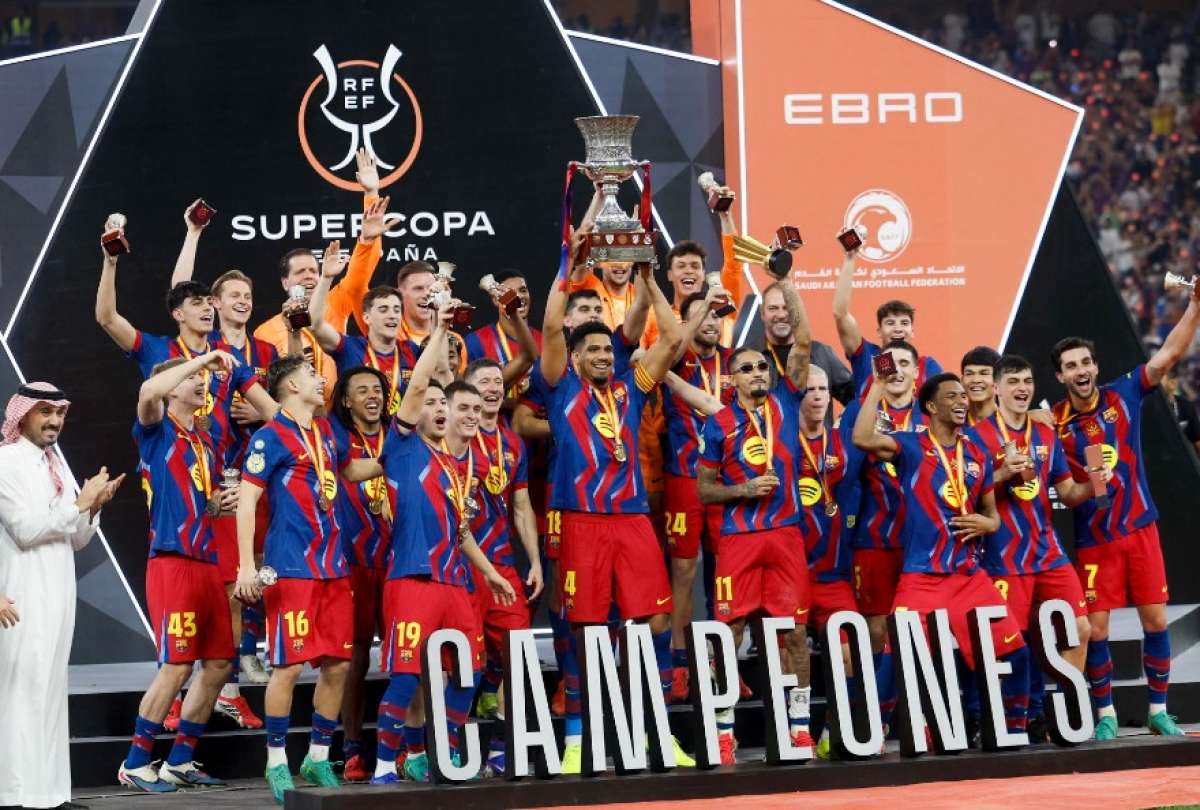 El Bar&ccedil;a castiga al Madrid y se lleva la Supercopa con doblete de Raphinha