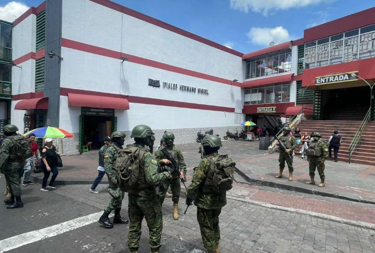 Los militares realizan operativos en las calles del país, desde el 9 de enero de 2024.
