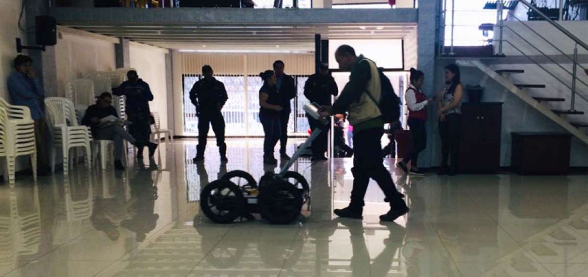 Como parte de la instrucci&oacute;n fiscal abierta por el presunto delito de secuestro extorsivo de la joven Juliana Campoverde, la Fiscal&iacute;a realiz&oacute; un rastreo con georradar en el piso del templo donde predicaba el pastor Jonathan C., procesado en este caso.