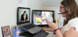 Poliestudios ofrece un programa gratuito para que los docentes aprendan a impartir clases online. Dura un mes.