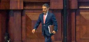 El exministro del Interior y actual asamble&iacute;sta, Jos&eacute; Serrano, compareci&oacute; por cerca de una hora en la Fiscal&iacute;a.