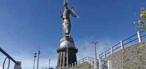 La olla y la virgen del Panecillo son 2 de los atractivos principales que ofrece este lugar que posee una vista privilegiada de la urbe.