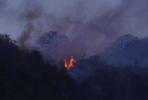 Según Alcaldía de Guayaquil, incendio en Cerro Azul está 90% controlado