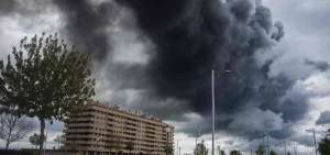Nube t&oacute;xica por incendio en Espa&ntilde;a