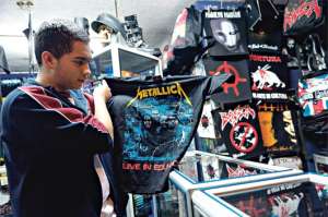 La joven, de 17 a&ntilde;os, gan&oacute; el &lsquo;Meet &amp; Greet&rsquo; el 12 de marzo luego de un sorteo entre miles de fan&aacute;ticos de Metallica. La adolescente todav&iacute;a no sabe c&oacute;mo reaccionar frente a sus &iacute;dolos.