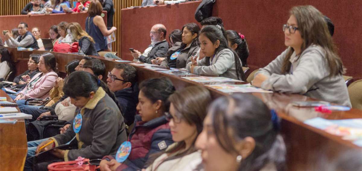 En el auditorio de Ciespal, norte de Quito, se realiz&oacute; un conversatorio que plante&oacute; soluciones para terminar con el trabajo infantil que existe en el pa&iacute;s.