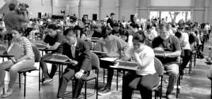Los aspirantes har&aacute;n el tr&aacute;mite a trav&eacute;s de la plataforma Ser Bachiller o mediante mensajes de texto SMS, de no contar con servicio de internet.