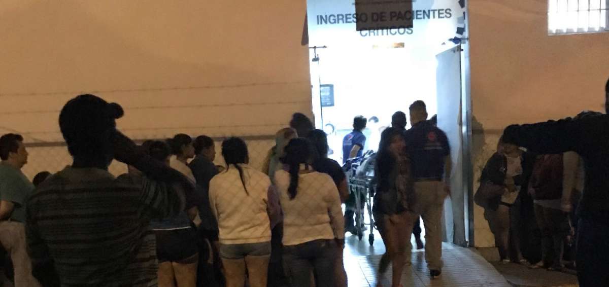 En la puerta de ingreso de la sala de urgencias del hospital Rafael Rodr&iacute;guez Zambrano estaban familiares y amigos de la v&iacute;ctima. 