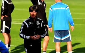 El Mundial-2022 de Catar en oto&ntilde;o, la "mejor soluci&oacute;n" para L&ouml;w