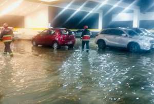 Los bomberos atendieron varias emergencias por acumulación de agua producto de las precipitaciones en Quito.
