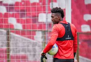 Alexander Domínguez será el arquero de Liga de Quito ante Palmeiras