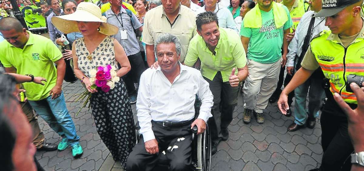 El aspirante al Palacio de Carondelet, Len&iacute;n Moreno, fue acogido ayer por los ecuatorianos que se concentraron en el centro de Guayaquil. 