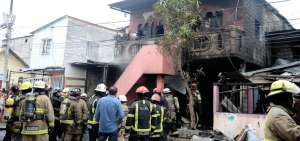 El incendio destruy&oacute; la vivienda, donde funcionaba un taller.