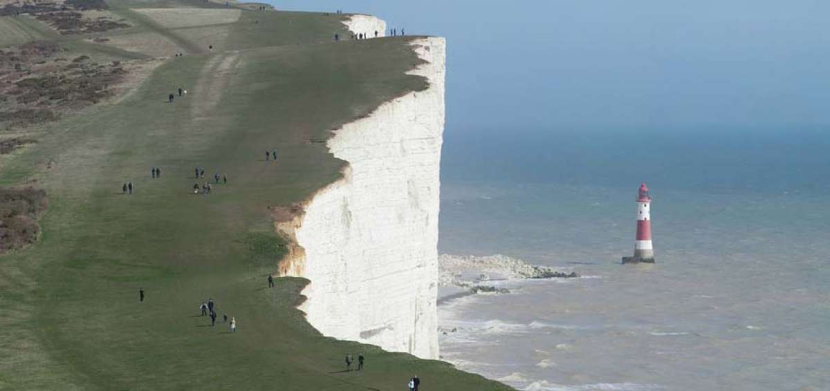 Los investigadores analizaron los problemas de Beachy Head, en el sur de Inglaterra. La erosi&oacute;n es de entre 22 y 32 cent&iacute;metros anuales. 