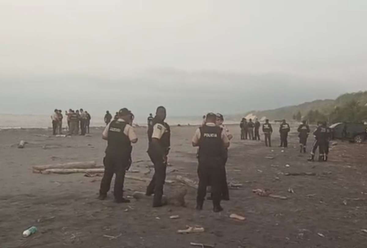 Una avioneta de la Policía Nacional cayó al mar mientras se dirigía a Manta