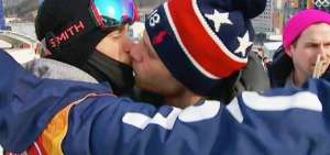 Un beso reivindicando la homosexualidad causa sensaci&oacute;n en Pyeongchang