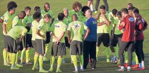 Brasil entrena en la Granja Comary de cara a su partido ante Alemania este martes en Belo Horizonte. Foto: AFP.