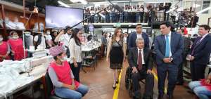 La f&aacute;brica textil La Esperanza recibi&oacute; al presidente Len&iacute;n Moreno, quien destac&oacute; la importancia del emprendimiento para el desarrollo del pa&iacute;s.
