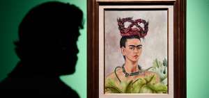La muestra permite entender su variada producci&oacute;n gracias a documentos, cartas, fotos, dibujos y objetos personales encontrados en la Casa Azul. 