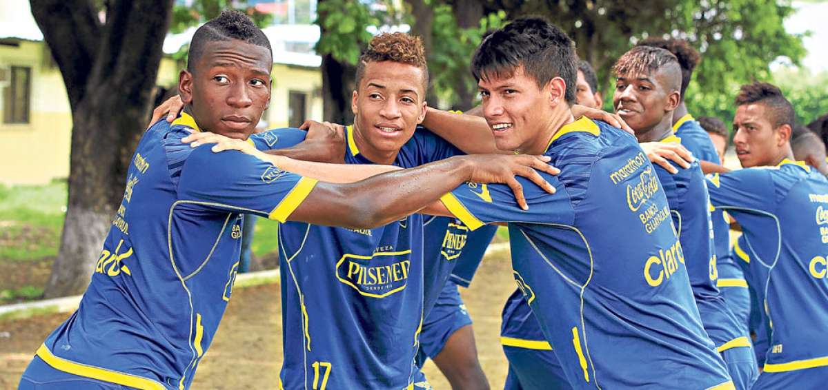 La mayor&iacute;a de los jugadores de la selecci&oacute;n sub-17 formaron parte de la sub-15 y cuentan con experiencia internacional en torneos juveniles. Foto: Cortes&iacute;a