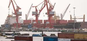 Estados Unidos estudia imponer nuevos aranceles a productos chinos por $ 200.000 millones.